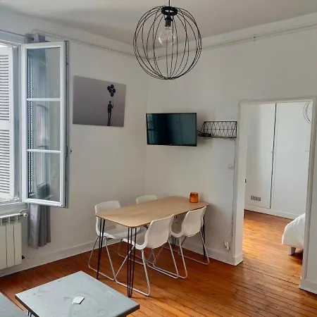 T2 Vue Sur Loire Local Velo Apartment *